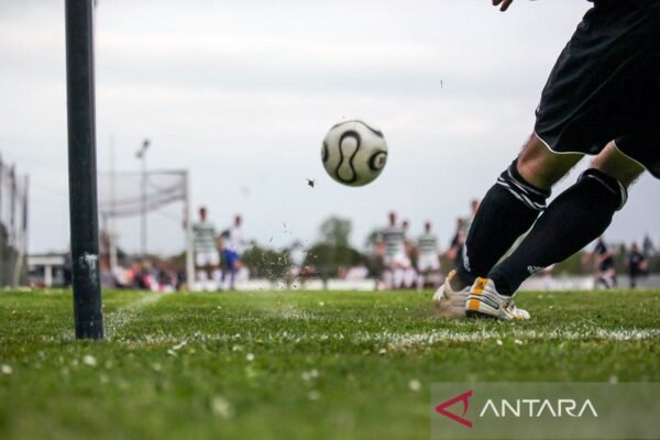 Berikut beberapa judul alternatif untuk "Adrian Wibowo Jalani Debut Bersama LA FC":

1. "Debut Menjanjikan Adrian Wibowo Bersama LA FC"
2. "Adrian Wibowo Resmi Bergabung: Debutnya Bersama LA FC"
3. "Moment Pertama Adrian Wibowo di LA FC"
4. "LA FC Sambut Adrian Wibowo: Debut Pertama yang Dinantikan"
5. "Adrian Wibowo Tampil Perdana Bersama LA FC"
6. "Peluncuran Karir Adrian Wibowo di LA FC: Debutnya!"
7. "Langkah Awal Adrian Wibowo di LA FC: Debut yang Berhasil"
8. "Adrian Wibowo Memulai Perjalanan di LA FC dengan Debutnya"

Silakan pilih atau sesuaikan sesuai kebutuhan!