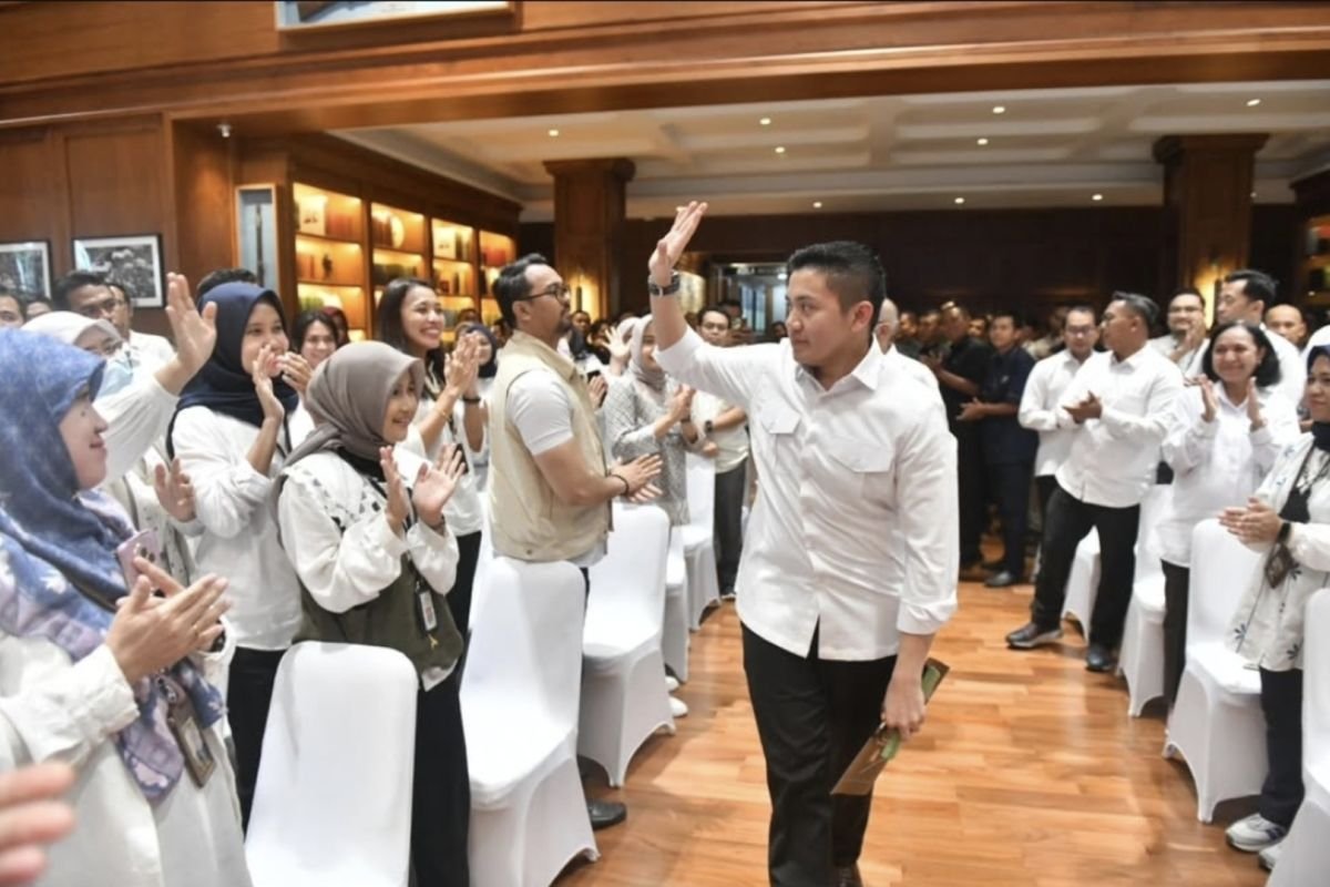 Sesko Teddy Mobilisasi Pegawai Setkab untuk Mendukung Timnas Melawan China