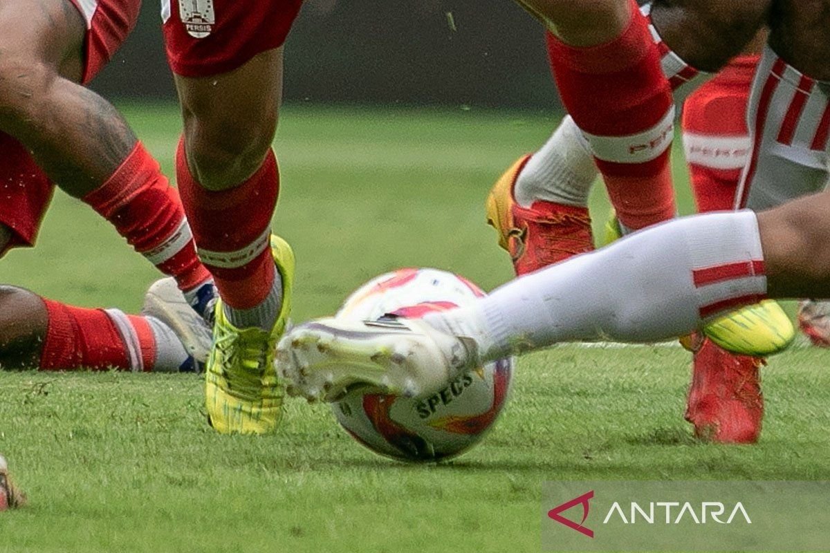 Berikut adalah beberapa alternatif judul untuk "Drama Delapan Gol Warnai Laga Myanmar dengan Timor Leste":

1. "Pertarungan Seru: Delapan Gol Hiasi Duel Myanmar vs Timor Leste"
2. "Laga Penuh Emosi: Delapan Gol Terjadi di Pertandingan Myanmar dan Timor Leste"
3. "Drama Gol: Myanmar dan Timor Leste Sajikan Laga Memukau dengan Delapan Gol"
4. "Delapan Gol yang Menghibur: Momen Menegangkan Myanmar vs Timor Leste"
5. "Episode Dramatis: Myanmar dan Timor Leste Bersaing dalam Laga Delapan Gol"
6. "Gol Bergelora: Myanmar vs Timor Leste dengan Aksi Delapan Gol"
7. "Duel Dramatis: Myanmar dan Timor Leste Akhiri Laga dengan Delapan Gol" 

Semoga salah satu judul ini sesuai dengan yang Anda cari!