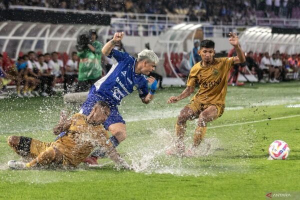 Berikut beberapa alternatif judul untuk "PSIM Pertimbangkan Stadion Manahan Jadi Kandang Alternatif":

1. "PSIM Evaluasi Stadion Manahan Sebagai Opsi Kandang Baru"
2. "Stadion Manahan Jadi Pilihan Alternatif Kandang PSIM"
3. "PSIM Menggagas Stadion Manahan Sebagai Kandang Cadangan"
4. "Stadion Manahan Dipertimbangkan PSIM Sebagai Home Base Pengganti"
5. "PSIM Rencanakan Stadion Manahan Sebagai Kandang Baru"
6. "PSIM Tinjau Stadion Manahan untuk Kandang Sementara"
7. "Pertimbangan PSIM: Stadion Manahan Sebagai Alternatif Kandang"

Apakah ada yang sesuai atau perlu bantuan lain?