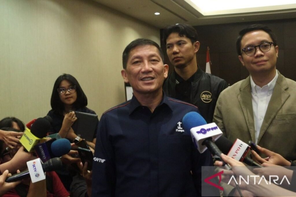 Alternatif judul untuk "Persib Bandung Tak Jadi Laga Pembuka, Ini Penjelasan I-League" bisa berupa:

1. "Persib Bandung Batalkan Peran Sebagai Laga Pembuka: Inilah Penjelasan dari I-League"
2. "I-League Menjelaskan Pembatalan Persib Bandung Sebagai Laga Pembuka"
3. "Penyebab Persib Bandung Tidak Menjadi Laga Pembuka: Penjelasan dari I-League"
4. "Laga Pembuka Terkorbankan: I-League Berikan Klarifikasi Mengenai Persib Bandung"
5. "Mengapa Persib Bandung Tak Menjadi Laga Pembuka? Simak Penjelasan I-League"

Silakan pilih atau disesuaikan sesuai kebutuhan!