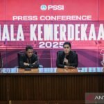 Here are some alternate title suggestions for "Daftar Resmi Empat Negara Peserta Piala Kemerdekaan 2025":

1. "Empat Negara Resmi Berpartisipasi dalam Piala Kemerdekaan 2025"
2. "Piala Kemerdekaan 2025: Daftar Resmi Empat Peserta"
3. "Pengumuman Empat Negara Peserta Piala Kemerdekaan 2025"
4. "Empat Kontestan Resmi Piala Kemerdekaan 2025"
5. "Identitas Empat Negara yang Berpartisipasi di Piala Kemerdekaan 2025"
6. "Empat Negara yang Siap Bertanding di Piala Kemerdekaan 2025"
7. "Pemilihan Resmi Empat Negara untuk Piala Kemerdekaan 2025"
8. "Keikutsertaan Empat Negara dalam Piala Kemerdekaan 2025"

Feel free to modify or combine any of these suggestions to better fit your needs!