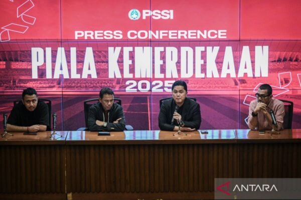 Here are some alternate title suggestions for "Daftar Resmi Empat Negara Peserta Piala Kemerdekaan 2025":

1. "Empat Negara Resmi Berpartisipasi dalam Piala Kemerdekaan 2025"
2. "Piala Kemerdekaan 2025: Daftar Resmi Empat Peserta"
3. "Pengumuman Empat Negara Peserta Piala Kemerdekaan 2025"
4. "Empat Kontestan Resmi Piala Kemerdekaan 2025"
5. "Identitas Empat Negara yang Berpartisipasi di Piala Kemerdekaan 2025"
6. "Empat Negara yang Siap Bertanding di Piala Kemerdekaan 2025"
7. "Pemilihan Resmi Empat Negara untuk Piala Kemerdekaan 2025"
8. "Keikutsertaan Empat Negara dalam Piala Kemerdekaan 2025"

Feel free to modify or combine any of these suggestions to better fit your needs!