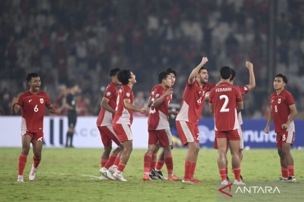 Berikut beberapa alternatif judul untuk "Tujuh pemain baru timnas U-23 di Kualifikasi Piala Asia U-23 2026":

1. "Mengenal Tujuh Wajah Baru di Timnas U-23 untuk Kualifikasi Piala Asia U-23 2026"
2. "Sambut Tujuh Rekrutan Segar Timnas U-23 di Kualifikasi Piala Asia U-23 2026"
3. "Timnas U-23 Perkenalkan Tujuh Pemain Baru untuk Kualifikasi Piala Asia U-23 2026"
4. "Profil Tujuh Pendatang Baru di Timnas U-23 untuk Kualifikasi Piala Asia U-23 2026"
5. "Tujuh Pemain Baru yang Akan Memperkuat Timnas U-23 di Kualifikasi Piala Asia U-23 2026"
6. "Fokus pada Tujuh Pemain Baru Timnas U-23 Menuju Kualifikasi Piala Asia U-23 2026"
7. "Tujuh Bintang Muda Siap Bersinar di Kualifikasi Piala Asia U-23 2026"

Silakan pilih atau modifikasi sesuai keinginan!