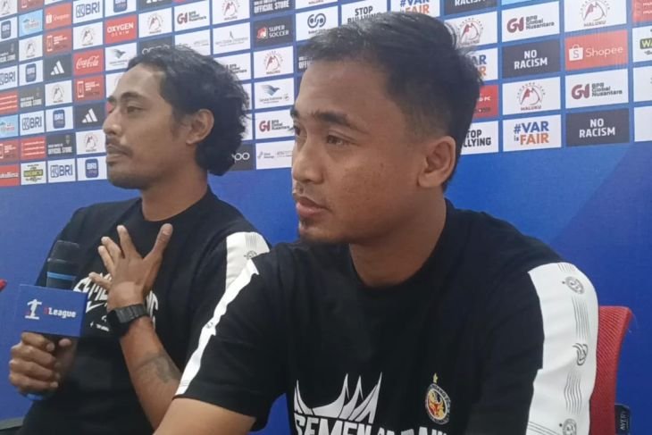 Here are some alternative title suggestions for "Semen Padang optimistis curi poin di Ternate":

1. "Semen Padang Yakin Raih Poin di Ternate"
2. "Optimisme Semen Padang Mengincar Poin di Ternate"
3. "Semen Padang Percaya Diri Curi Poin di Ternate"
4. "Semen Padang Targetkan Poin Penting di Ternate"
5. "Optimisme Semen Padang: Misi Poin di Ternate"
6. "Semen Padang Siap Curi Poin dari Ternate"
7. "Keyakinan Semen Padang untuk Kemenangan di Ternate"
8. "Semen Padang Bertekad Curi Poin Saat Bertandang ke Ternate" 

Feel free to modify any of these suggestions to better fit your needs!